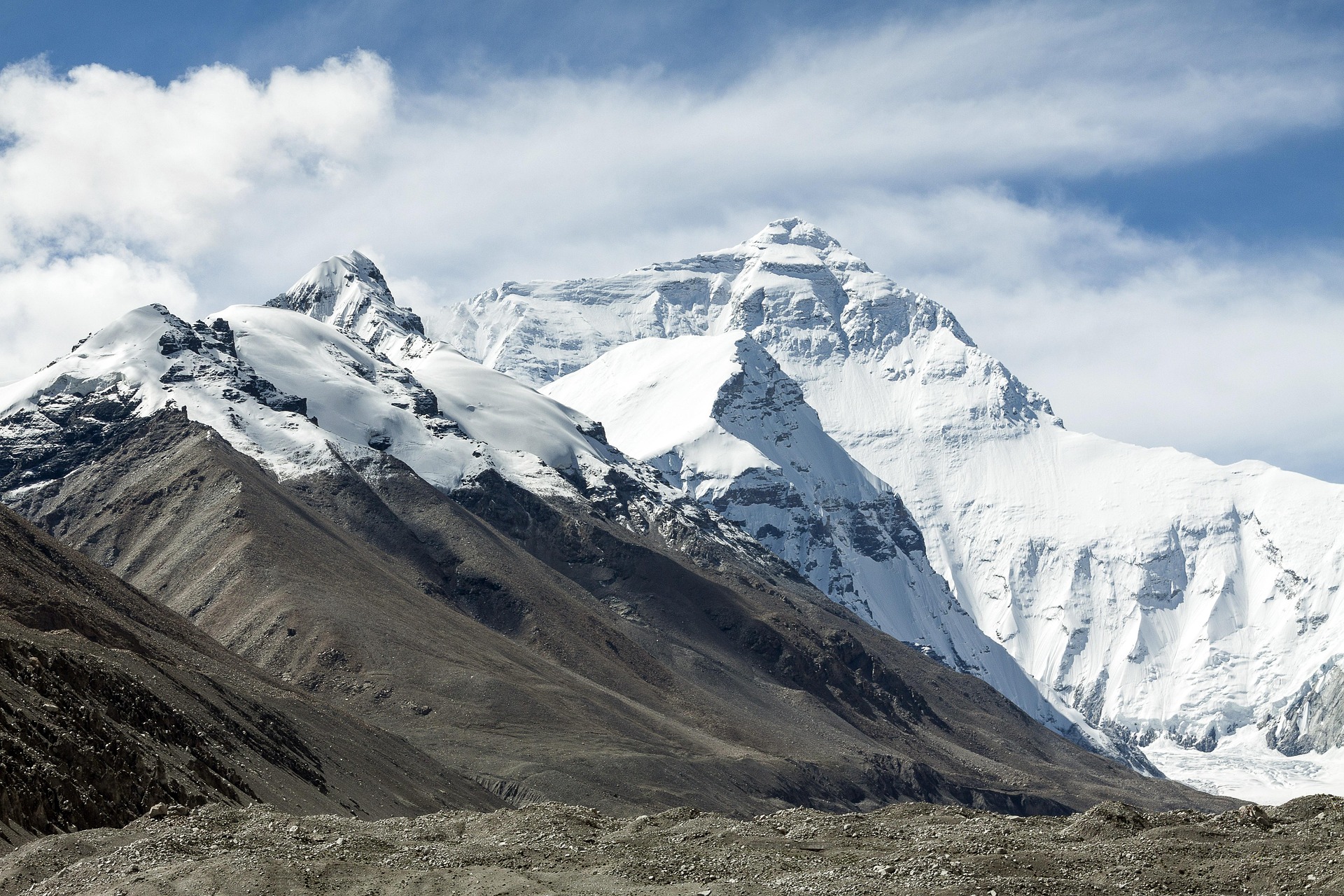 Les montagnes : gardiennes majestueuses de la nature